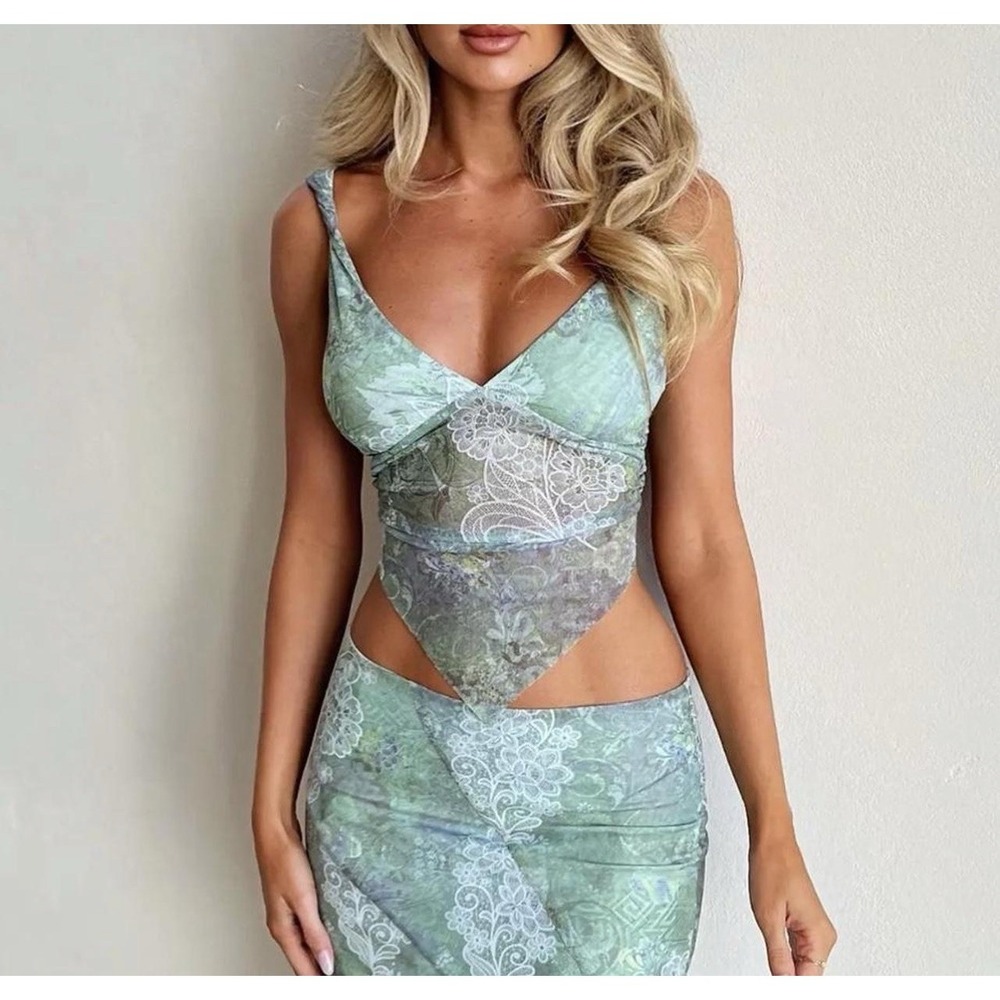 Tiger Mist Theo Green Print Floral Going Out Top Size Small Y2K Tie Back Crop